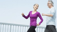 Mẹo cải thiện sức khỏe xương ở phụ nữ tiền mãn kinh