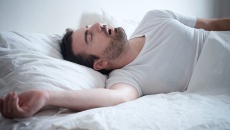 Ngủ ngáy làm suy giảm chức năng não bộ ở nam giới