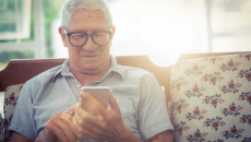 Sử dụng internet mỗi ngày giúp người lớn tuổi ngăn ngừa mất trí nhớ