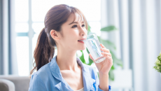 Uống nước đun sôi để nguội lâu ngày gây ung thư?