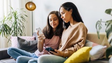 Cha mẹ cần làm gì để theo dõi việc dùng mạng xã hội của con?