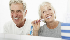 Lưu ý chăm sóc sức khỏe răng miệng cho người lớn tuổi 