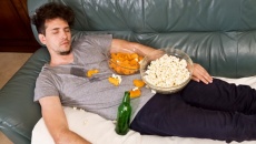 Đồ ăn vặt có thể ảnh hưởng xấu tới chất lượng giấc ngủ của bạn