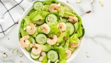 Salad tôm đơn giản cho tối ngày Hè