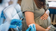 Mỹ phê duyệt vaccine Pfizer ngừa virus RSV cho phụ nữ mang thai