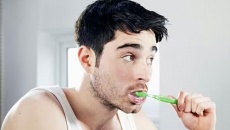Việc đánh răng có thể phát hiện bệnh gan nhiễm mỡ
