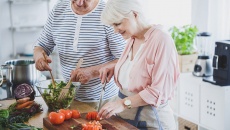 Chế độ ăn nào phù hợp với người cao tuổi?