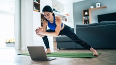 Bài tập Pilates với thảm cho cơ mông khỏe mạnh