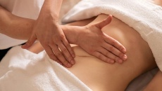 Tại sao nên thử massage lưu dẫn hệ bạch huyết để giảm đau, giảm sưng?