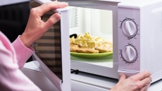 Điều nên và không nên làm khi sử dụng lò vi sóng