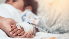 Nhiễm trùng huyết ở trẻ: Những dấu hiệu cha mẹ cần cảnh giác