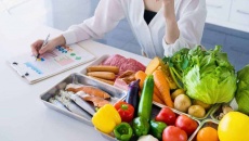 Chế độ dinh dưỡng cho phụ nữ bị rong kinh