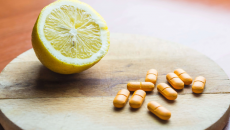 Bao nhiêu vitamin C là quá liều và tác dụng phụ cần lưu ý