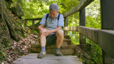8 thói quen xấu làm suy yếu xương khi về già
