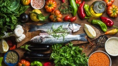 Kết hợp chế độ ăn Địa Trung Hải và tập thể dục giúp giảm mỡ bụng