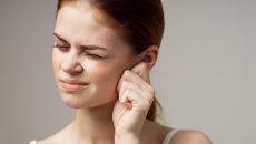 Nguyên nhân mụn ở tai và cách khắc phục