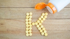 Dùng thuốc chống đông máu điều trị rung nhĩ cần tránh thực phẩm giàu vitamin K?