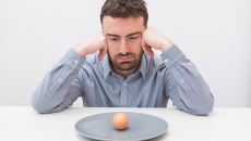Người bệnh mỡ máu cao có phải kiêng trứng hoàn toàn?