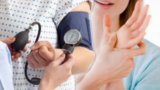 Run tay do bệnh tăng huyết áp có dùng TPBVSK Vương Lão Kiện được không?