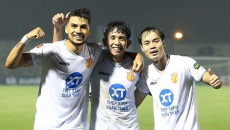 V-League 2023/2024: Nam Định gây bất ngờ, Hà Nội FC lại thua
