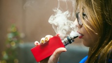 WHO: Trẻ em đang 'mắc bẫy' thuốc lá điện tử