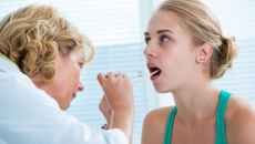 Đau và nứt lưỡi là dấu hiệu bệnh gì?