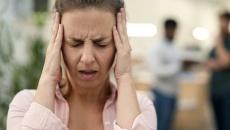 5 cơn đau đầu có thể cảnh báo vấn đề sức khỏe nguy hiểm