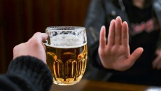 6 lợi ích sức khỏe khi dừng uống rượu, bia
