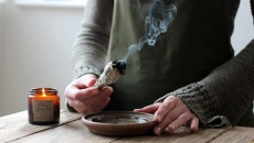 Cách xông nhà, tẩy uế nhà cửa để may mắn cả năm
