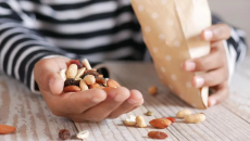 Trẻ em ăn được bao nhiêu hạt hạnh nhân mỗi ngày?