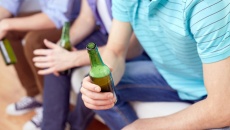 Béo phì, rượu bia làm tăng nguy cơ mắc ung thư ruột trước tuổi 50