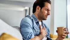 Đau ngực, khó thở do co thắt mạch vành phải xử trí thế nào?