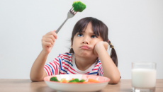Dấu hiệu trẻ thiếu vi chất dinh dưỡng và cách phòng tránh