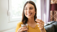 Dùng thực phẩm chức năng cần tránh 6 cách kết hợp này