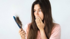 Những điều cần tránh khi bị rụng tóc hàng loạt  