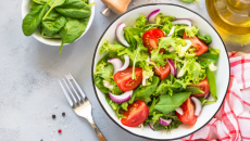 Ăn salad lúc đói: Lợi ích từ kiểm soát đường huyết đến cân nặng