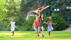 Vui chơi ngoài trời có lợi ích gì cho sức khỏe của trẻ em?
