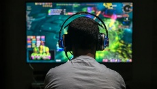 Chơi game trên máy tính nhiều tăng nguy cơ rối loạn cương dương