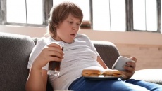 Trẻ béo phì tăng nguy cơ mắc bệnh đa xơ cứng