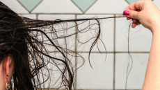 Bạn có đang bị rụng tóc nhiều hơn khi gội đầu?