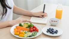 giảm cân dễ dàng với những thực phẩm giúp kiềm chế cơn thèm ăn 