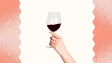 Uống rượu làm tăng nguy cơ ung thư vú ở phụ nữ?