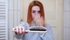 4 “thủ phạm” gây rụng tóc ở phụ nữ