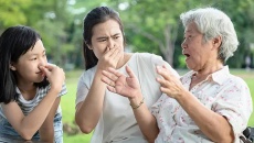 Bạn đời của tôi bị hôi miệng lâu năm, phải làm sao?