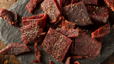 Lưu ý khi ăn thịt bò khô để bảo vệ sức khỏe