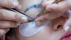 Cảnh báo nguy cơ tiềm ẩn khi nối mi