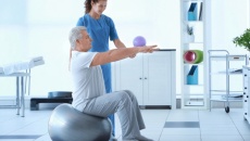 Tập thể dục tại nhà giúp người bệnh Parkinson cải thiện vận động