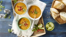 Soup bí đỏ cốt dừa kiểu Thái cho ngày mát trời