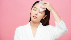 Bí quyết chăm sóc da dầu, không lo nổi mụn
