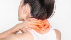 Bí quyết cải thiện cơn đau cổ vai váy bằng thảo dược